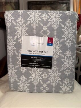 NWT  Mainstays Gray Snowflake Flannel Sheet Set - Full